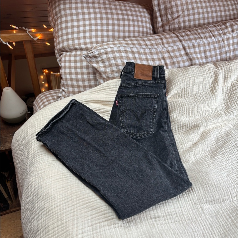 Levi's Black Ankle-Length Cropped Jeans